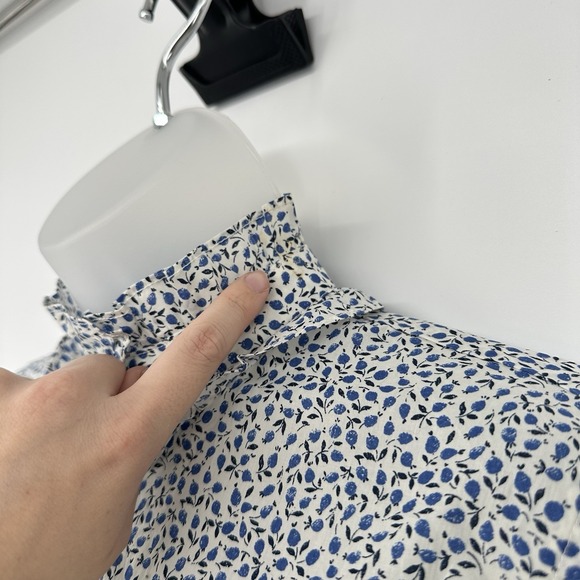 J.Crew Classic-fit Shirt in Liberty® Ed Blue Flowers Floral Ruffles Cotton Sz 2 - Picture 4 of 7